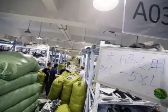 个子矮足球踢什么位置_矮个子踢足球_个子矮适合的足球技巧
