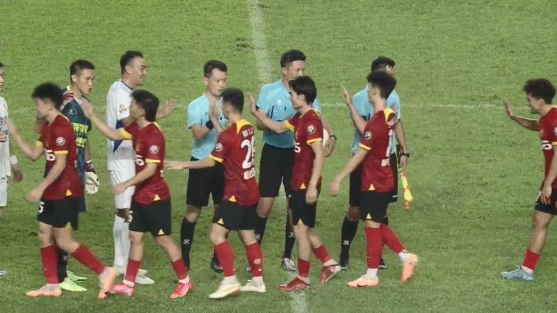 足球人墙规则是多少_足球人墙危险吗_足球比赛人墙规则