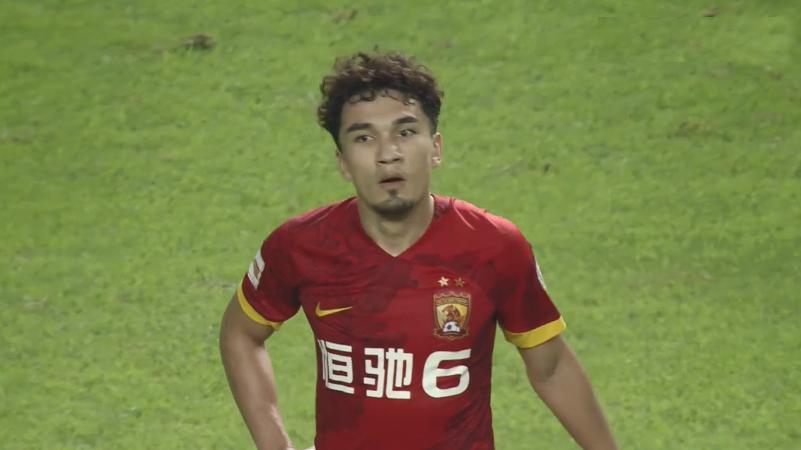 足球比赛人墙规则_足球人墙规则是多少_足球人墙危险吗