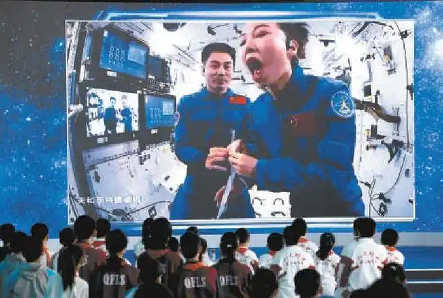 太空趣味小课堂_太空直播上课_八太空生活趣味多直播课