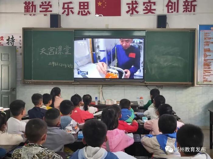 八太空生活趣味多直播课_太空趣味小课堂_太空生活趣事多赛课