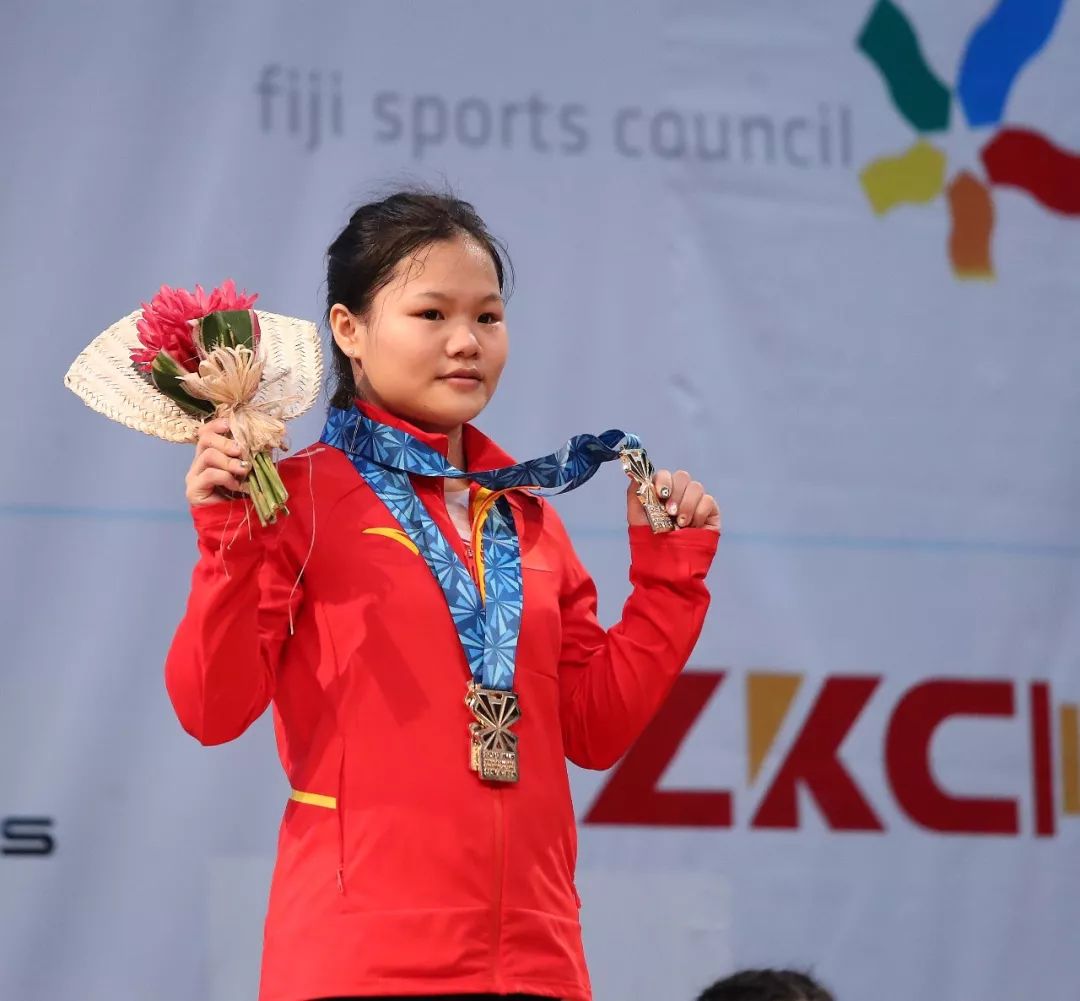 日本举重女运动员传奇_在日本的女子举重冠军_日本女子举重队员老将